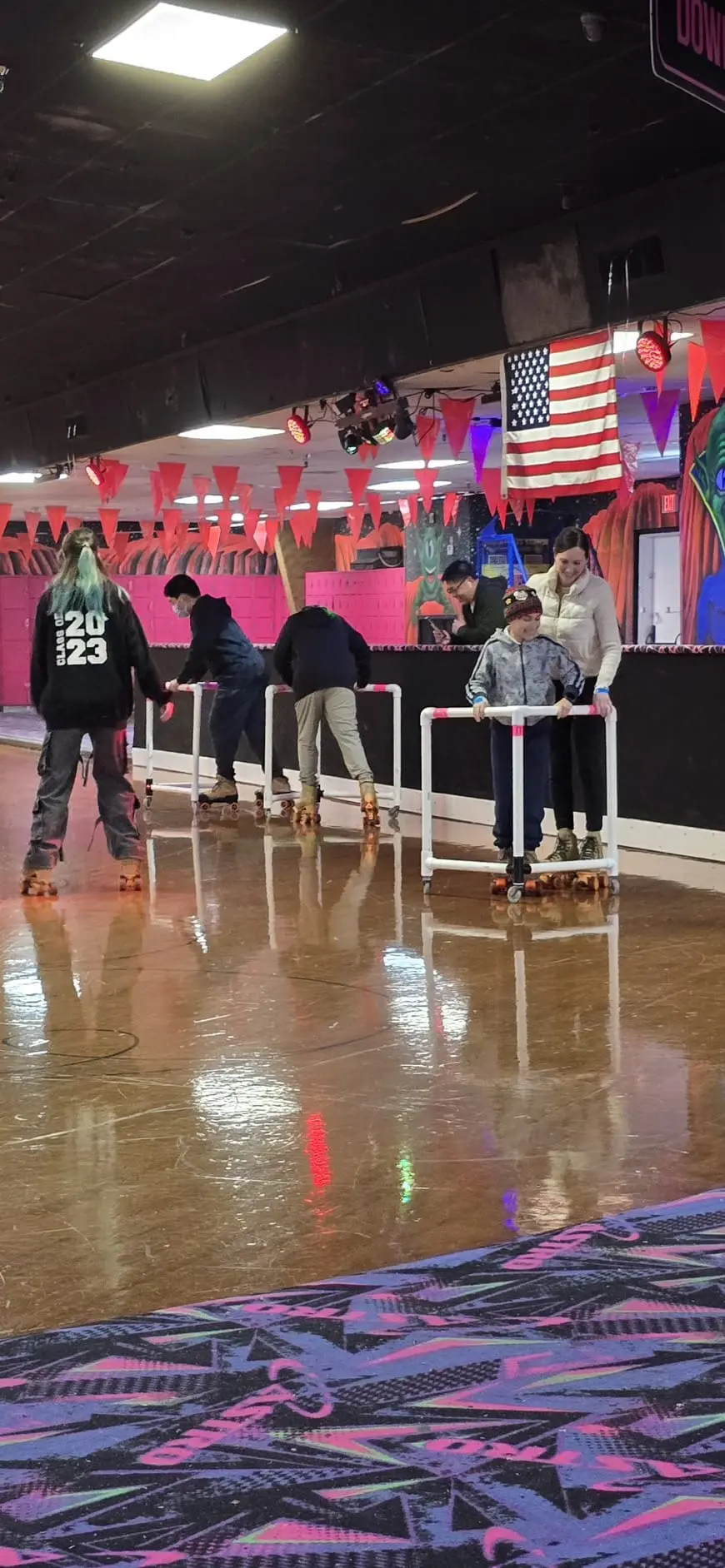 alunos a aprender a patinar