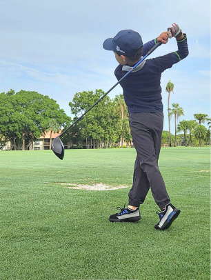 O William a jogar golfe